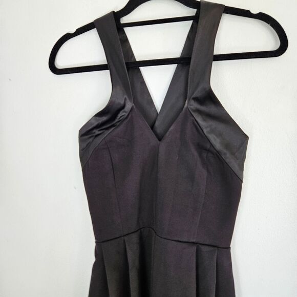 NWT Elagia Formal Black Cross Neck Satin Sleeveless Wide Leg Jumpsuit Romper L - Picture 13 of 16